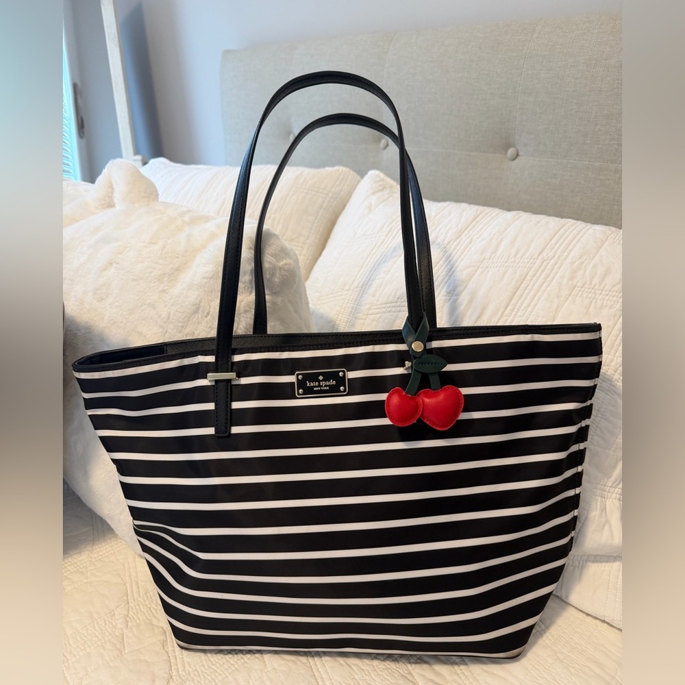 Kate Spade EUC Black and White Striped Tote 19x12 Includes bag charm